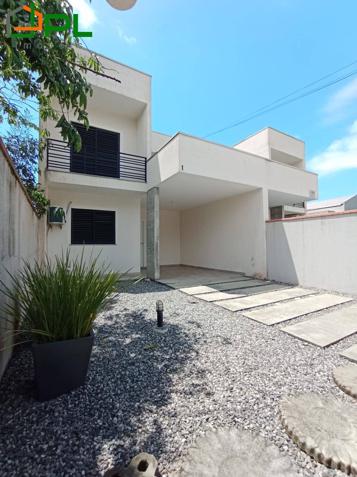 Sobrado à venda com 3 quartos, 118m² - Foto 1